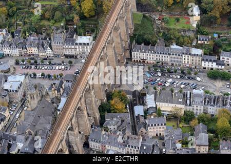 Finistere Morlaix le viaduc au-dessus du centre-ville (vue aérienne) Banque D'Images