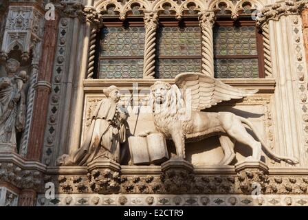 Italie Vénétie Venise classés au Patrimoine Mondial par l'UNESCO à l'extérieur de la 15e siècle Palazzo Ducale (Palais des Doges) Piazza San Banque D'Images