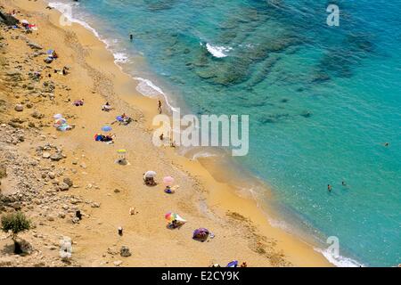 Grèce Crète Matala Plage Rouge les touristes sur la plage Banque D'Images