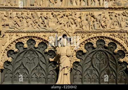 France Cher Bourges Cathédrale St Etienne de Bourges, classée au Patrimoine Mondial de l'UNESCO tympan du portail central Banque D'Images