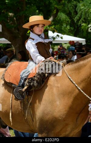 La province de Buenos Aires Argentine San Antonio de Areco Tradition festival (Dia de Tradicion) très jeune gaucho à cheval Banque D'Images