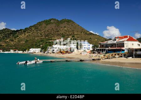 France Guadeloupe Saint Martin Grand Case Grand Case Bay ponton où sont amarrés les hors-bord Banque D'Images