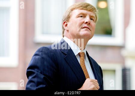 La Haye, aux Pays-Bas. 17 Juin, 2014. Le roi Willem-Alexander des Pays-Bas s'ouvre l'exposition 'Grandeur - La sculpture française arts de Laurens jusqu' à maintenant le Lange Voorhout, à La Haye, Pays-Bas, le 17 juin 2014. © AFP PHOTO alliance/Alamy Live News Banque D'Images