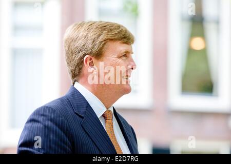 La Haye, aux Pays-Bas. 17 Juin, 2014. Le roi Willem-Alexander des Pays-Bas s'ouvre l'exposition 'Grandeur - La sculpture française arts de Laurens jusqu' à maintenant le Lange Voorhout, à La Haye, Pays-Bas, le 17 juin 2014. © AFP PHOTO alliance/Alamy Live News Banque D'Images