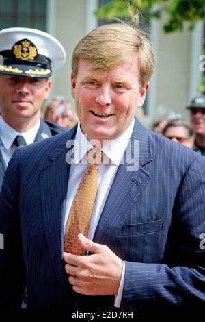 La Haye, aux Pays-Bas. 17 Juin, 2014. Le roi Willem-Alexander des Pays-Bas s'ouvre l'exposition 'Grandeur - La sculpture française arts de Laurens jusqu' à maintenant le Lange Voorhout, à La Haye, Pays-Bas, le 17 juin 2014. © AFP PHOTO alliance/Alamy Live News Banque D'Images