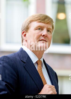 La Haye, aux Pays-Bas. 17 Juin, 2014. Le roi Willem-Alexander des Pays-Bas s'ouvre l'exposition 'Grandeur - La sculpture française arts de Laurens jusqu' à maintenant le Lange Voorhout, à La Haye, Pays-Bas, le 17 juin 2014. © AFP PHOTO alliance/Alamy Live News Banque D'Images