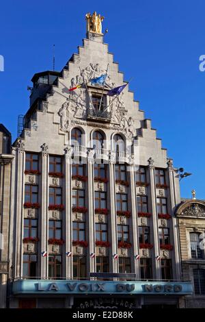 France Nord Lille Vieille Ville la grand place (Place du Général de Gaulle) avant de l'immeuble du journal La Voix du Nord Banque D'Images