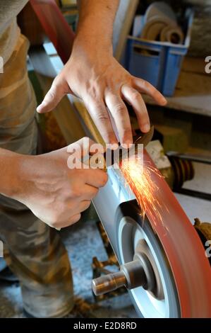 France, Corse du Sud, Alta Rocca, village de Levie, Lotus atelier où les couteaux traditionnels sont encore forgée main, Banque D'Images