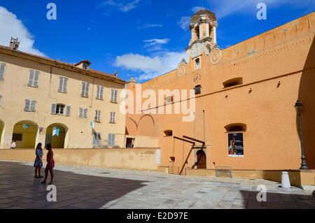 France, Haute Corse, Bastia, la Citadelle district de Terra Nova, le palais des Gouverneurs génois qui héberge le Musée d'histoire de Bastia (Musée de Bastia Histoire), l'entrée principale par l'ancien pont-levis sur le donjon place Banque D'Images