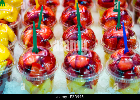 Coupes de fruits sur le Mercat de Sant Josep de la boqueria à Barcelone, Espagne Banque D'Images