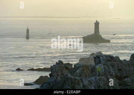 France, Manche, mer d'Iroise, Plogoff, Pointe du Raz, le phare de la Vieille Banque D'Images