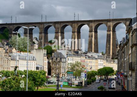 Finistere Morlaix le viaduc au-dessus du centre-ville Banque D'Images