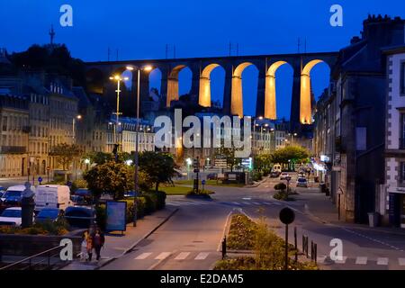 Finistere Morlaix le viaduc au-dessus du centre-ville Banque D'Images