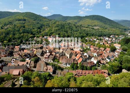 France Haut Rhin Alsace Kaysersberg donnent sur du château Banque D'Images