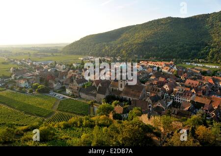 France Haut Rhin Alsace Kaysersberg donnent sur du château Banque D'Images