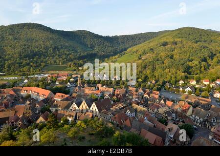 France Haut Rhin Alsace Kaysersberg donnent sur du château Banque D'Images