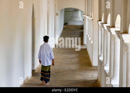 Sri Lanka Province centrale du district de Matale Dambulla Temple d'or a été inscrite au Patrimoine Mondial de l'UNESCO s'établit dans le monastère Banque D'Images