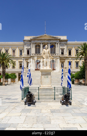 L'hôtel de ville néoclassique de Plateia Miaouli, Ermoupolis, l'île de Syros, Grèce Banque D'Images