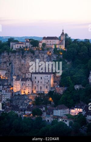 France, Lot, Haut Quercy, Rocamadour la nuit, un arrêt sur el Camino de Santiago Banque D'Images