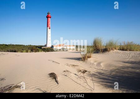 France Charente Maritime Les Mathes dune côtière la plage et le phare de la Coubre Banque D'Images