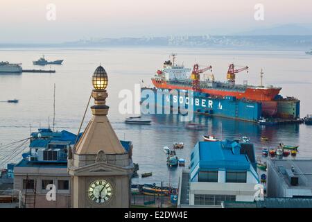 Le Chili, Valparaiso Valparaiso le Sociber chantier flottant capable de recevoir des navires de 165 mètres de long est ancrée dans le Banque D'Images