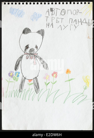 Dessin d'enfant d'origine d'un grand panda sur l'épanouissement prairie dessiné par une fillette de 5 ans. Banque D'Images