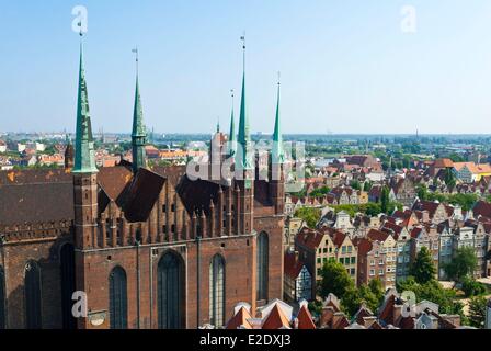 Pologne Poméranie Orientale Gdansk centre historique de la ville et Saint Mary's Basilica (Bazylika Mariacka) vu de la tour de Banque D'Images