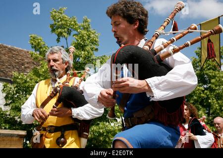 France Seine et Marne Provins inscrite au Patrimoine Mondial de l'UNESCO les Medievales de Provins spectacle musical en place du Chatel Banque D'Images