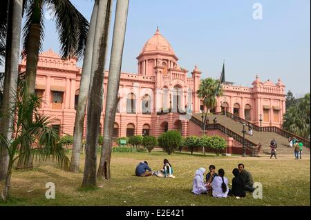 Le Bangladesh Dhaka (Dacca) Vieux Dhaka l'Ahsan Manzil (ou Palais Rose), construit entre 1859 et 1869 dans un style indo-était mauresques Banque D'Images