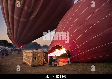 Myanmar (Birmanie) Division de Mandalay Bagan préparation du ballon pour l'enquête de l'ancienne capitale historique avec Banque D'Images