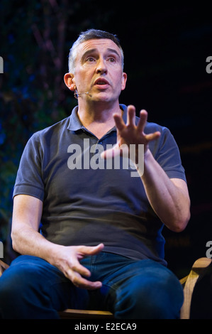 Steve Coogan parle de la réalisation du film "Philomena" sur scène à Hay Festival 2014 ©Jeff Morgan Banque D'Images