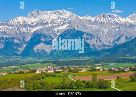 France, Isère, Les Trieves, Monestier Percy en arrière-plan le massif Devoluy Banque D'Images