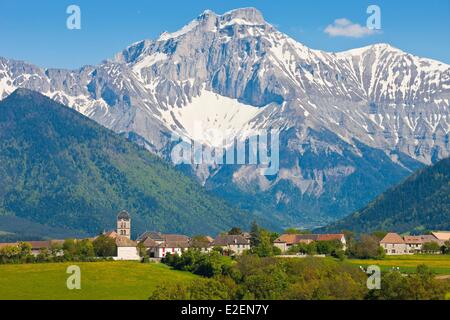 France, Isère, Les Trieves, Monestier Percy en arrière-plan le massif Devoluy Banque D'Images