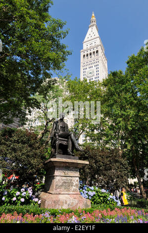 États-unis New York Madison Square Park statue de William H. Seward gouverneur et sénateur dominé par la Metropolitan Life Banque D'Images