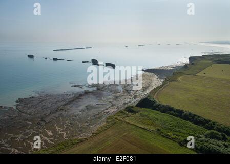 France, Calvados, Arromanches les Bains, Mulberry B reste, Port Winston, Phoenix brise-lames (vue aérienne) Banque D'Images