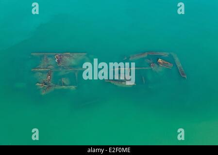France, Calvados, Colleville sur Mer, vestige d'un port artificiel Mulberry, visibles uniquement à marée basse (vue aérienne) Banque D'Images
