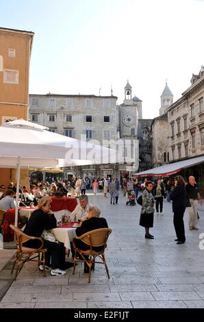 La Croatie, la côte dalmate, Split, vieille ville romaine classée au Patrimoine Mondial de l'UNESCO, Narodni trg (Place du Peuple) Banque D'Images