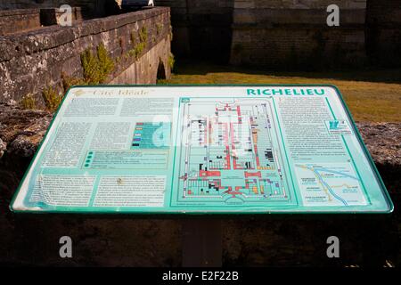 France, Indre et Loire, Richelieu, dans le Nord de l'enceinte, vieille ville carte Banque D'Images