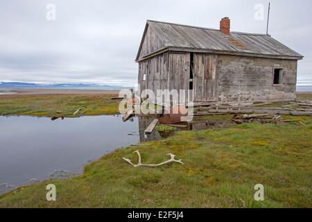 La Russie, la Tchoukotka, district autonome de l'île Wrangel, rivière de mammouth, maison ancienne de trappeurs Banque D'Images