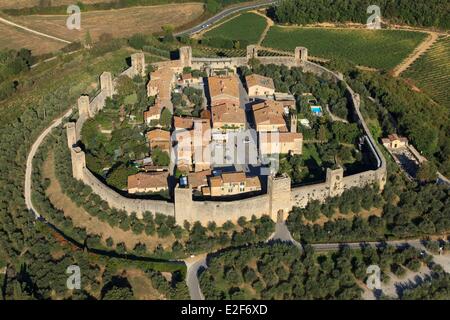 Italie, Toscane, Val d'Elsa, Monteriggioni, village médiéval fortifié de forme circulaire (vue aérienne) Banque D'Images