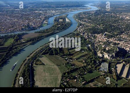 La France, Gard, Villeneuve les Avignon, le Rhône, l'île de la Barthelasse, Avignon (vue aérienne) Banque D'Images