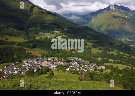 France, Hautes Pyrenees, Haute Vallée d'Aure, Azet village Banque D'Images