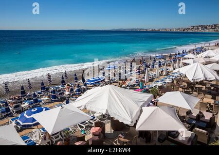 France, Alpes Maritimes, Nice, la plage Vue de la Promenade des Anglais Banque D'Images