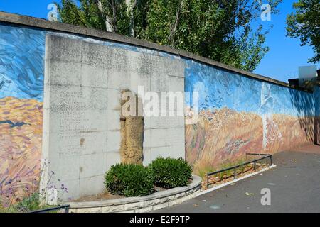 France, Rhône, Lyon, la Prison Montluc, Mémorial Jean Moulin, héros de la résistance peint sur le mur extérieur de l'enceinte Banque D'Images
