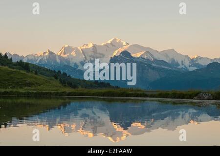 France, Savoie, massif du Haut Giffre, vue sur le Mont Blanc depuis le col de Joux Plane (1691m) Banque D'Images