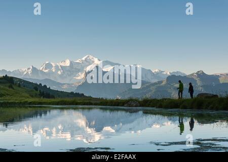 France, Savoie, massif du Haut Giffre, vue sur le Mont Blanc depuis le col de Joux Plane (1691m) Banque D'Images