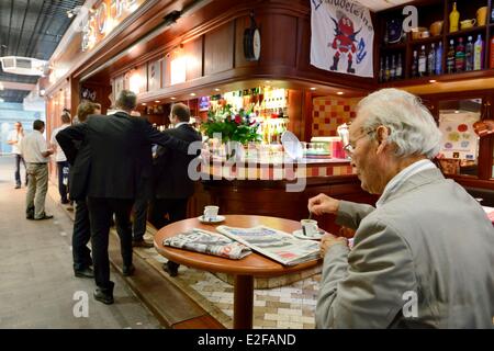 France, Rhône, Lyon, cours Lafayette, les Halles Paul Bocuse Paul Bocuse (marché couvert), Resto Halle chez Yannis Banque D'Images
