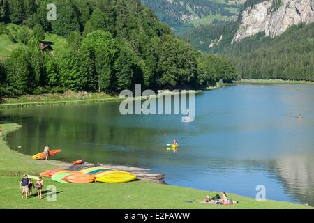 France, Haute-Savoie, lac de Montriond dans la vallée d'Aulps Banque D'Images