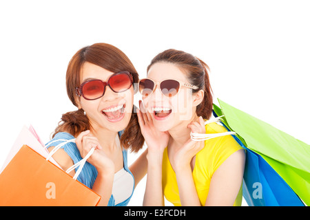 Smiling young sisters holding shopping bags Banque D'Images