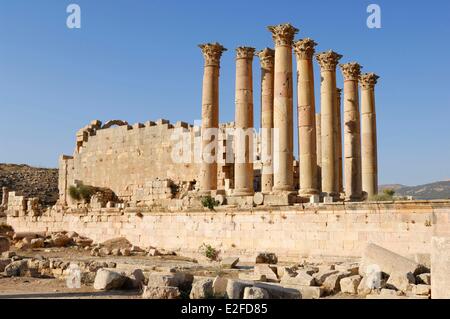 La Jordanie, le Gouvernorat de Jerash, Jerash, ville antique de Gérasa, Temple d'Artémis, d'aligner les colonnes Banque D'Images